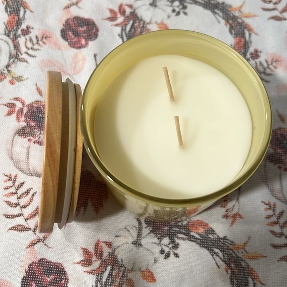 Hobby Lobby Uplift Bergamot & Lemon Peel Candle - Yellow - Picture 2 of 3